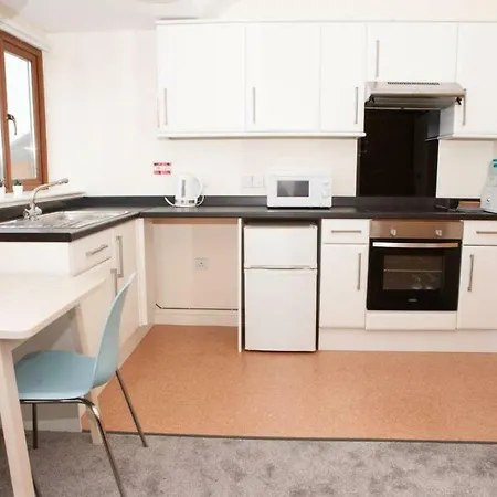 Top Floor Studio Near City بريستول